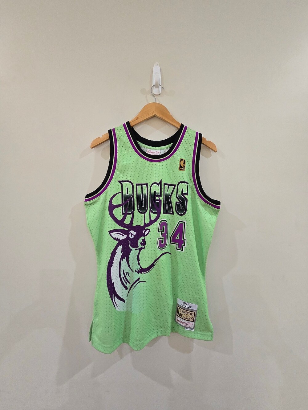 Ray Allen 34 Milwaukee Bucks Hardwood Classics Jersey SZ M Neon Green Purple